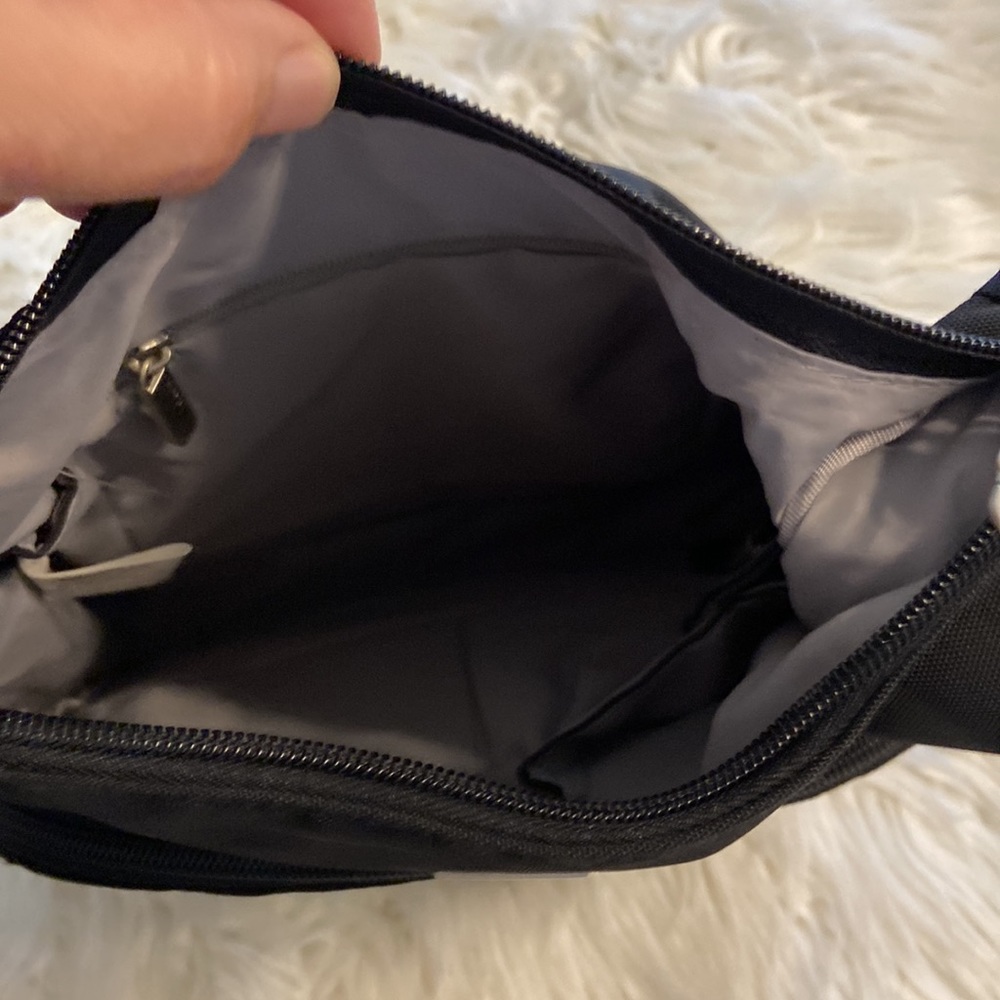 Travelon Nylon Crossbody Bag excellent condition black color - Picture 6 of 16